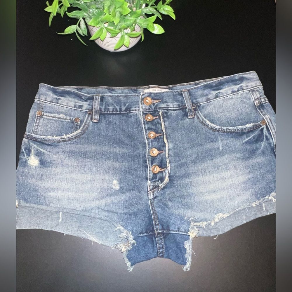 Free People Runaway Jillian Denim Blue Shorts Size 30 GUC